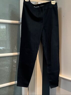 Reitmans Dark Blue  Ankle  Jeans

Pull on jeans with plenty of stretch
